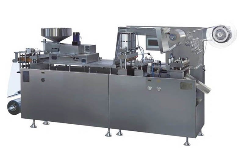 HIJ Syringe Blister Packing Machine in operation