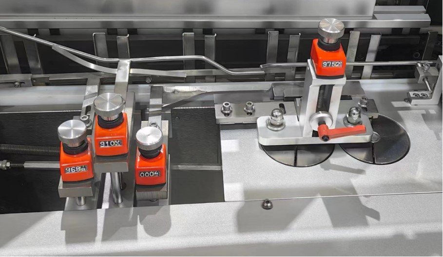 Carton Closing Mechanism - Locking Tongue Device