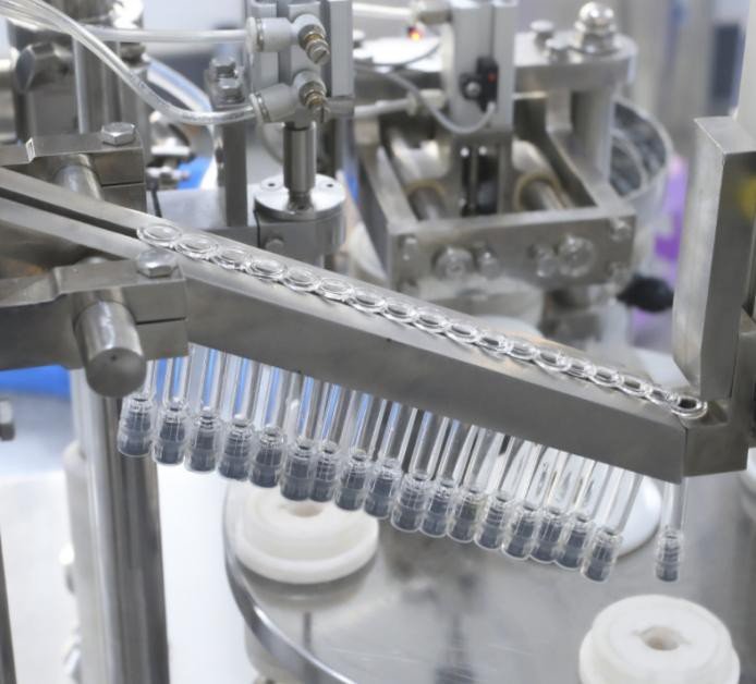 Syringe loading mechanism