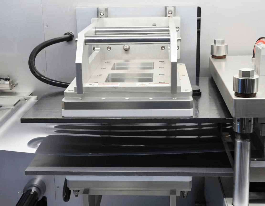 Film unwinding & tension guide (PVC up to Ø450 mm, change without stopping) — HIJ PBL-400S blister cartoning machine