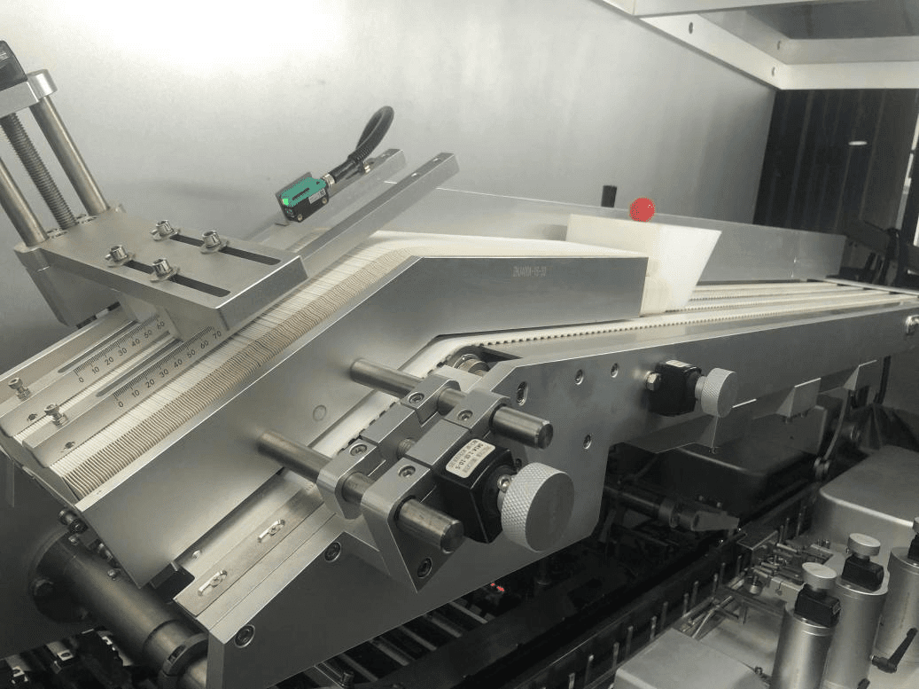 Carton magazine — holds ~1,500 cartons, level sensor — HIJ PBL-400S blister cartoning machine