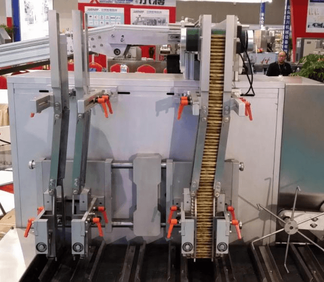Automatic carton magazine feeder of ZH-200 high speed cartoner with servo-controlled carton supply