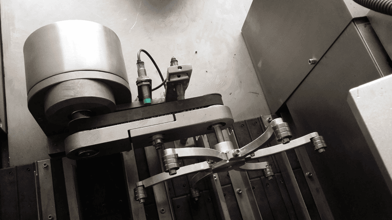 Rotary pusher linkage mechanism of 12-head continuous pusher on high speed cartoning machine