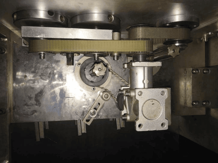 Main drive gearbox with overload clutch protection on ZH-200 high speed cartoner